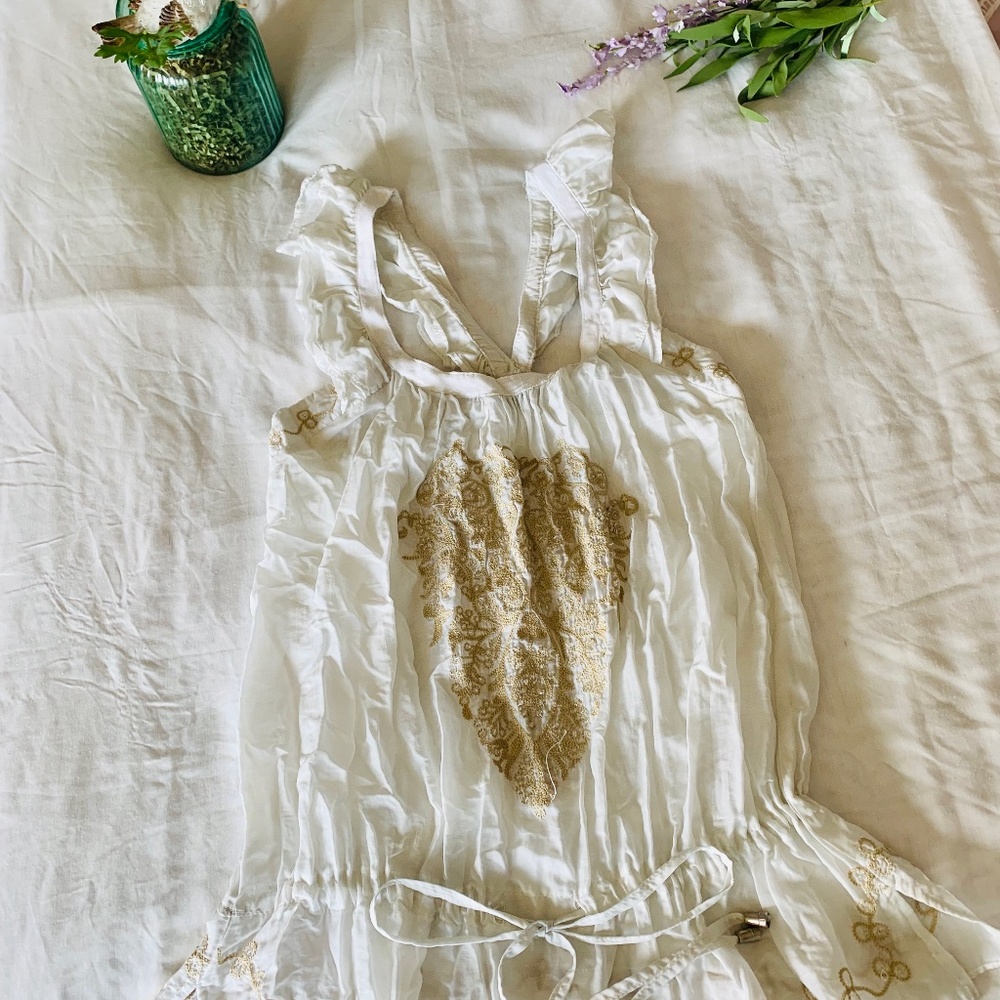 Unique White Summer Top!